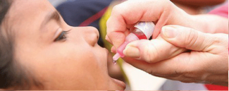 a child is vaccinating polio drops, Pakistan